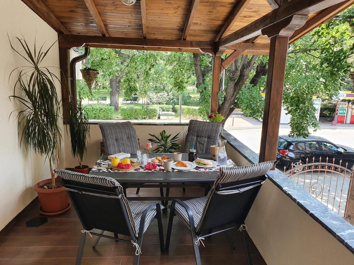 Kamelia Guest Rooms Kazanlak Exterior photo
